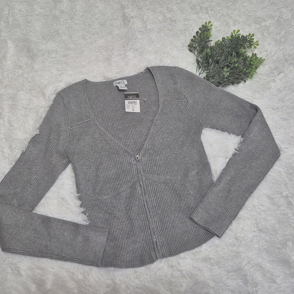 Rue21 Gray V-Neck Sweater Ribbed Knit